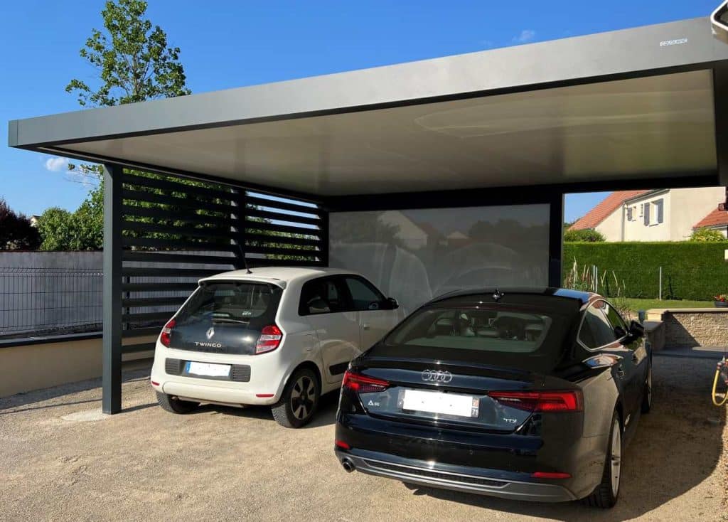 Carport double autoporté avec claustra moderne pour maison