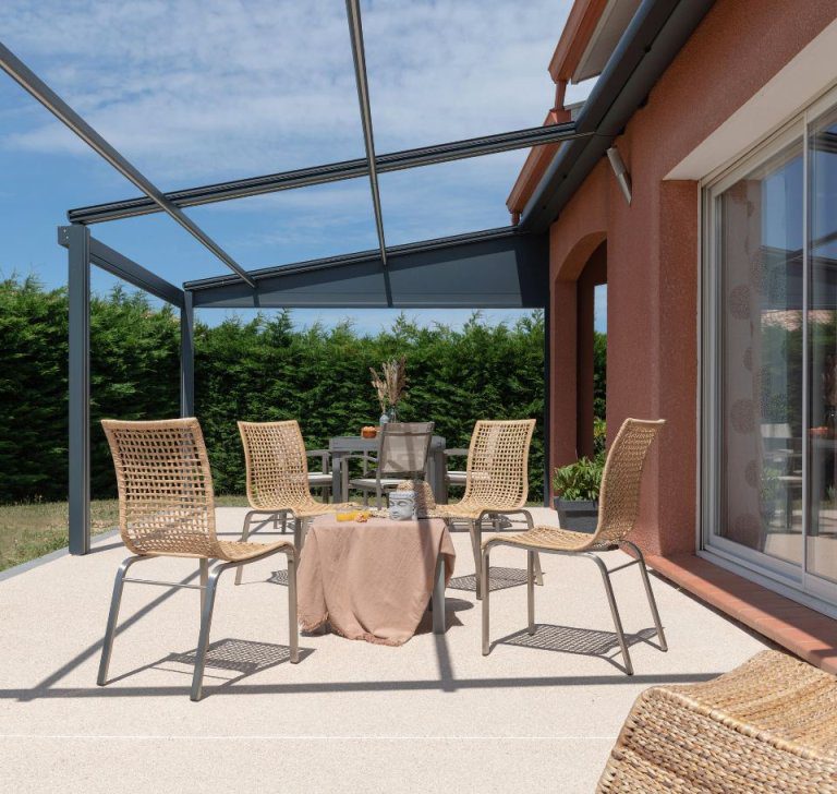 Pergola adossée à une façade extérieure