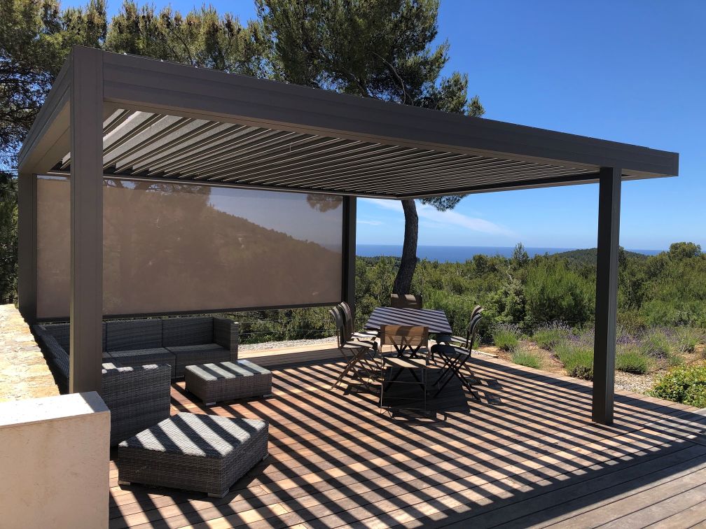 Pergola bioclimatiques design pour maison moderne