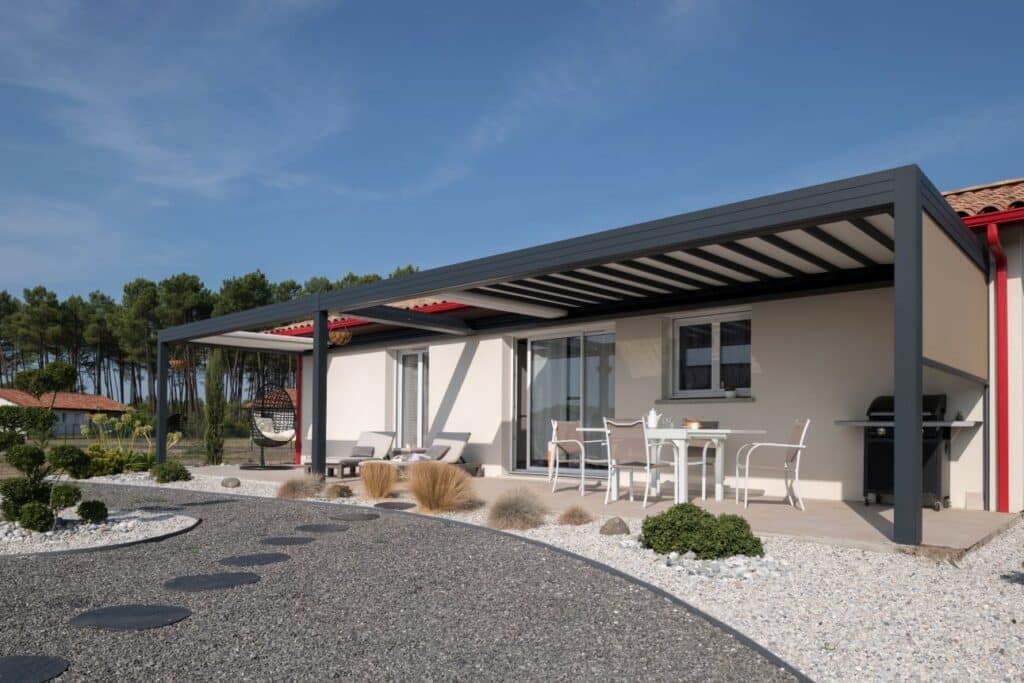 Pergola toile rétractable adossée façade